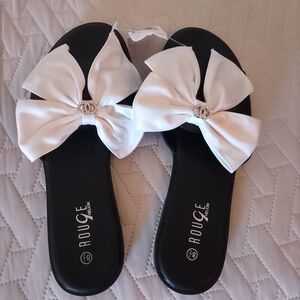 Rouge Helium Black and White Bow Sandals